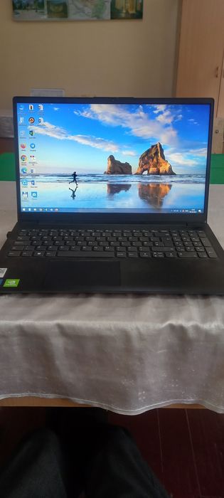 Yangi noutbuk Lenevo sotiladi.