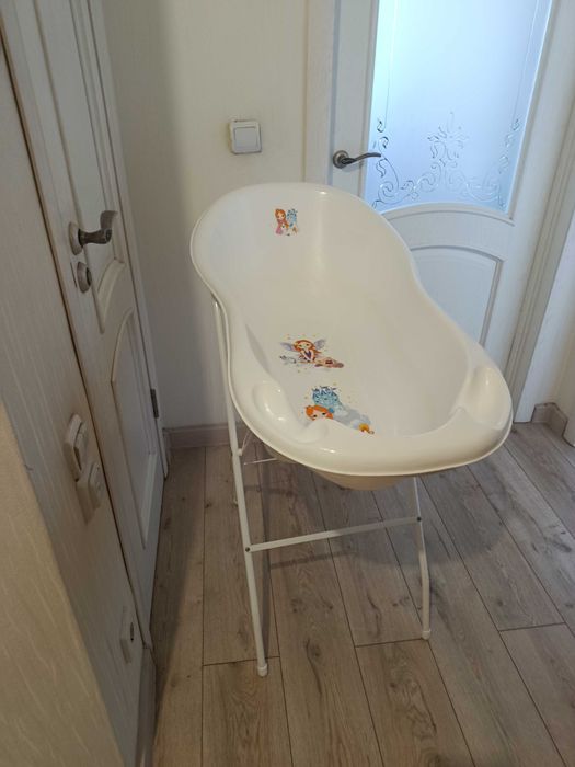 Продается детская ванночка на ножках