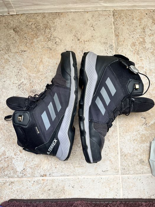 adidas Туристически Terrex Mid GORE-TEX Hiking Shoes IF7522 Черен