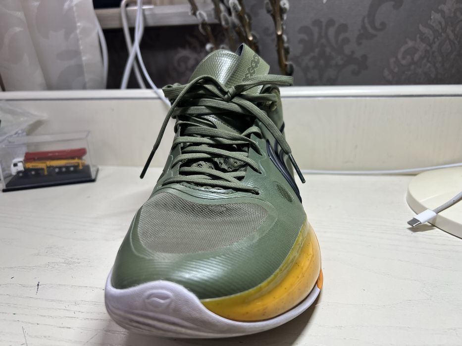 Баскетбольные кроссовки lining