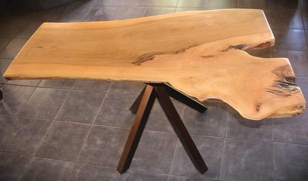 Дървена МАСА масив, Орех, с естествен ръб