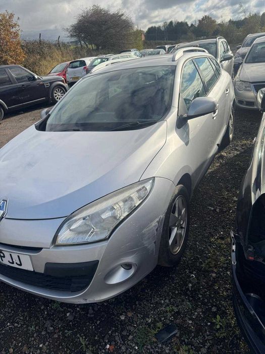 Dezmembez Megane 3 Combi , 1.6 benzină 110Cp cod K4M585 cutie 6 trepte