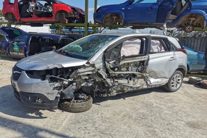 filtru de particule sonda lambda kit pornire ambreaj volanta  navigatie plafoniera torpedou  Opel Crossland X an 2018, motor 1.2 benzina cod motor HN01 (B12XHL)   Dezmembrez