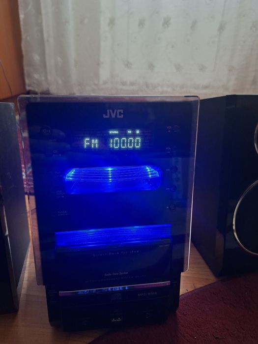Sistem audio combina JVC