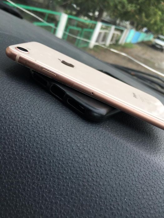 Продам айфон 8 в отличном состоянии