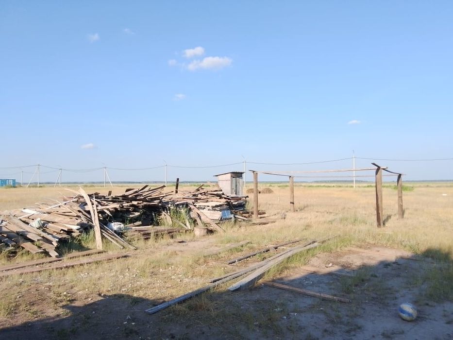 Продам недостроенный дом с времянкой