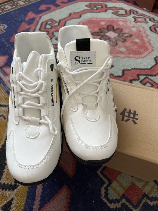 Кросовки новые в упаковке 42-43 размер.