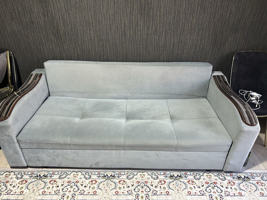 Диван в хорошем состояний