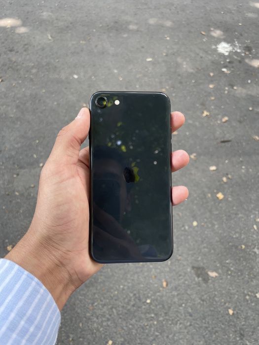 iPhone SE 2020    .