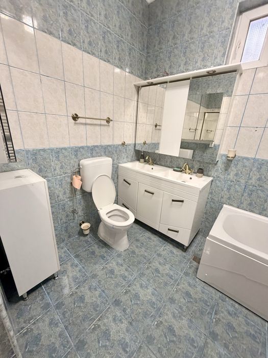 Inchiriez casa zona centrală!