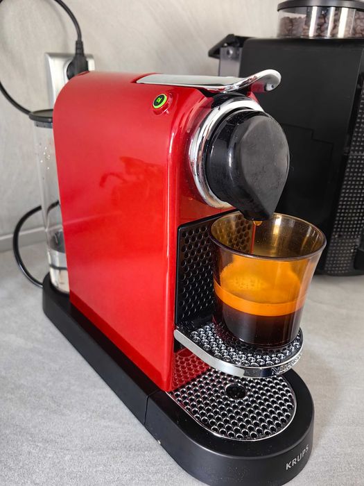 NESPRESSO CitiZ&milk Red