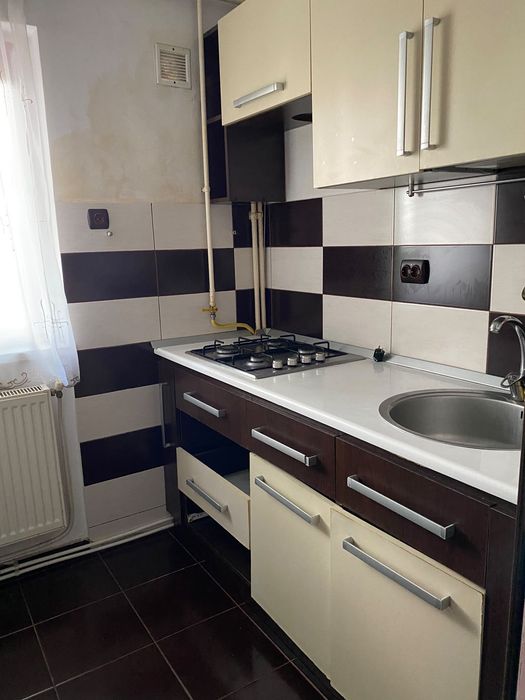 Închiriez apartament