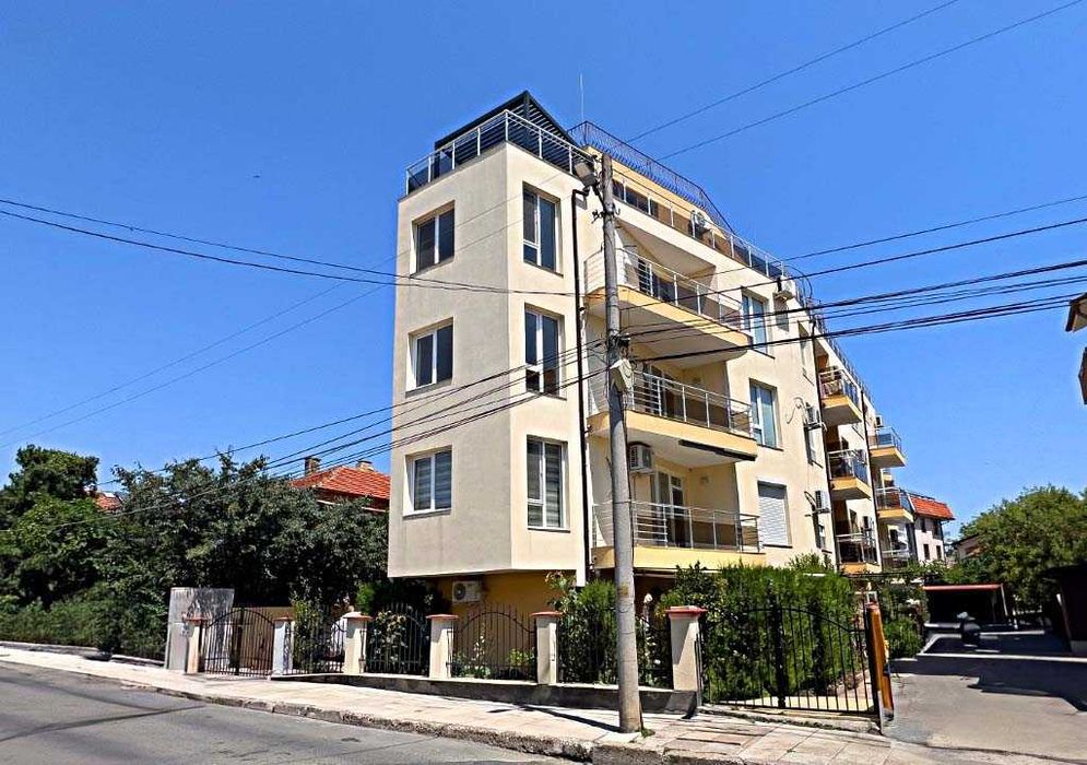 Малък двустаен апартамент с вътрешен двор