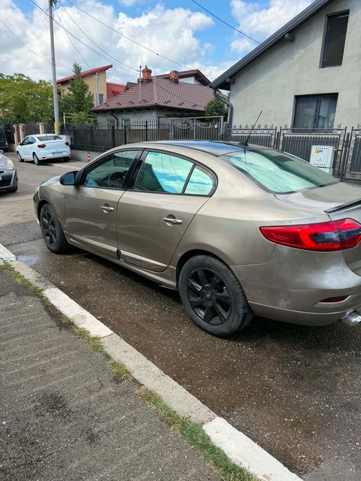 Mașină Renault flunce