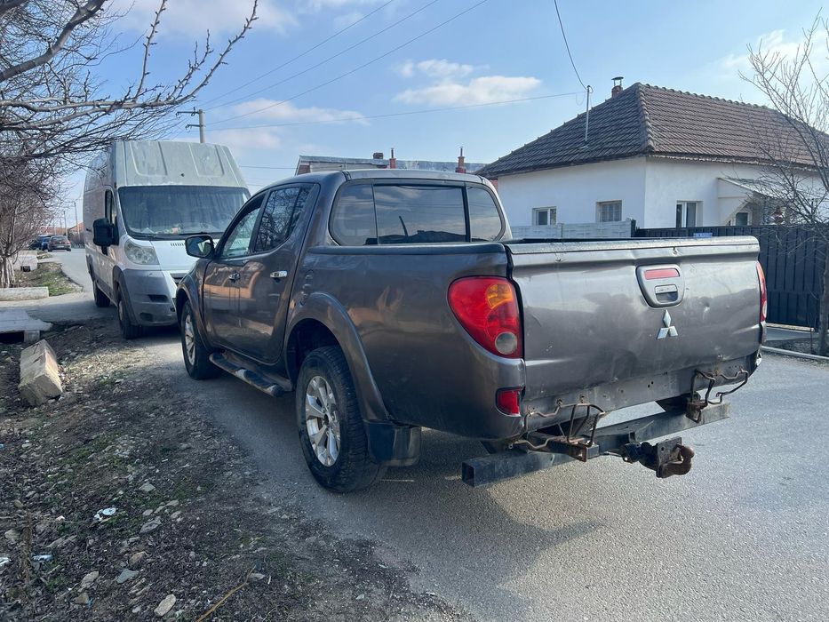 Dezmembrez Mitsubishi l200  2.5 diesel