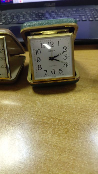 Запазени часовници будилници в добро състояние работещи