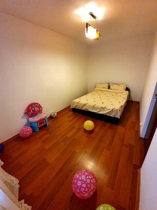 Inchiriez apartament zona Casa de cultura