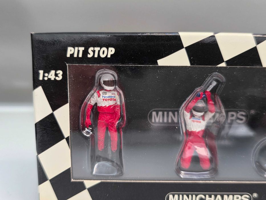 1/43 Minichamps Pit Stop Formula 1 Toyota Racing Set