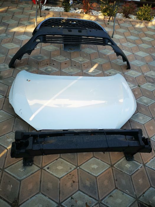 Bara spoiler grila centrala capota armatura Toyota corolla cross 2023