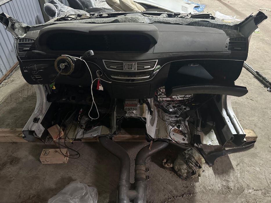 Продам мерс по запчастям