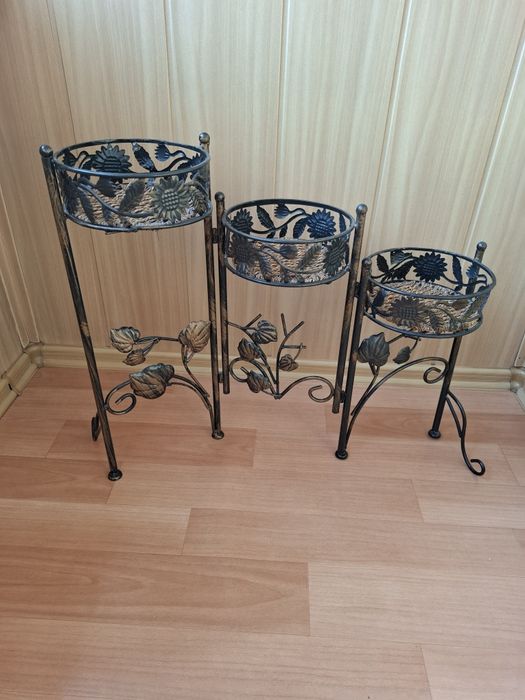 Подставка для домашних цветов