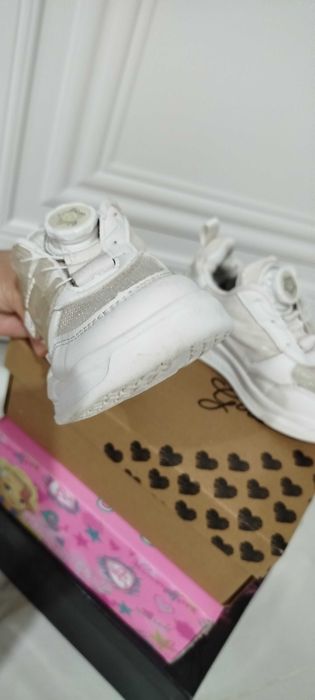 Кроссовки детские.