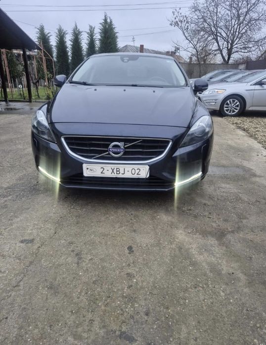 Vând Volvo V40 2.0 Diesel 190 Cai Euro 5 Proprietar Adusă Din Olanda