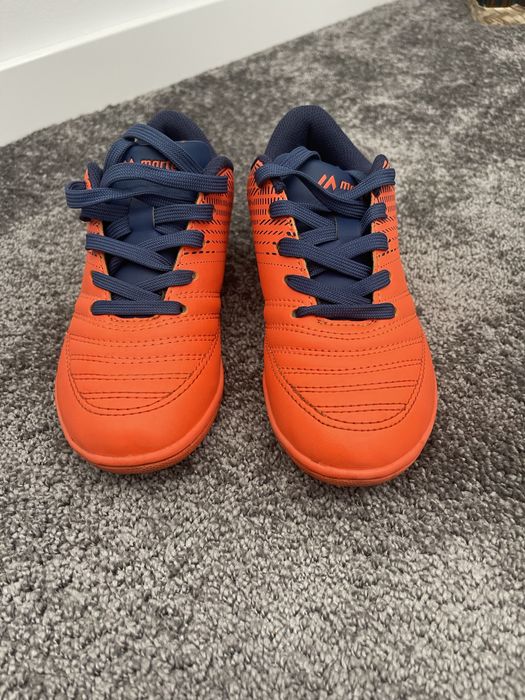 Adidasi fotbal baieti