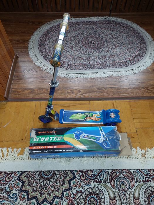 Продаётся  Самокат скутер в отличном состоянии.