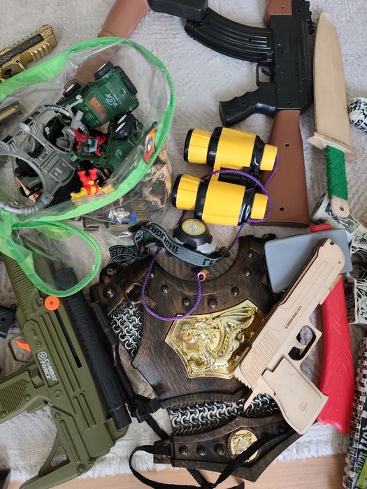 За все игрушки для мальчика 2000т