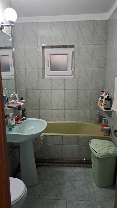Vand apartament 3 camere
