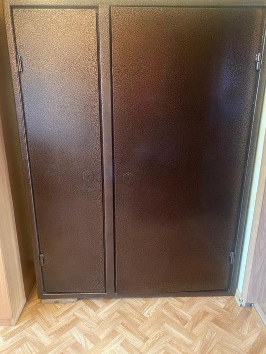 Продается большой сейф