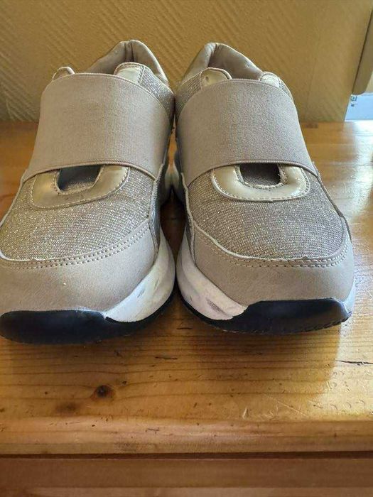 Маратонки в златисто