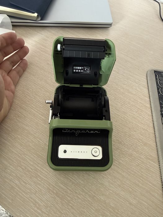Продам Niimbot B21 мини принтер
