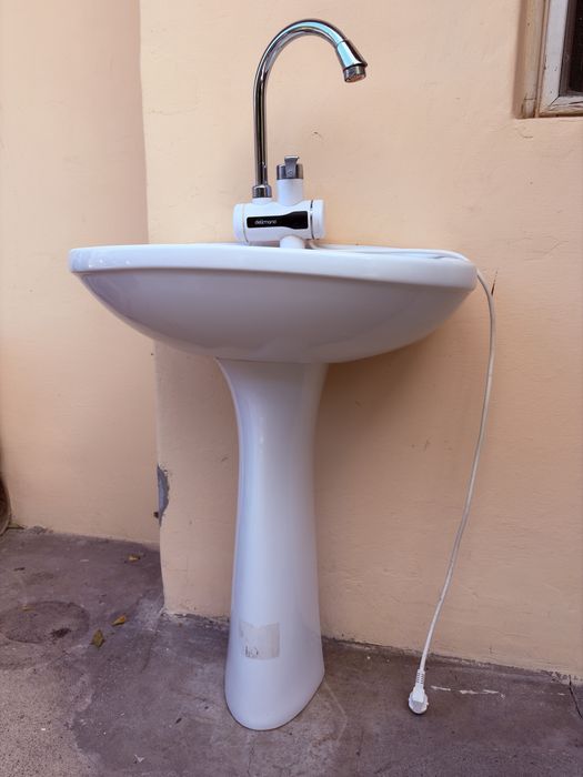 Chiuveta baie cu picior + robinet electric Delimano