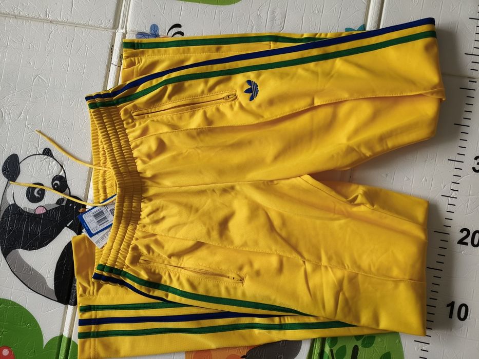 Pantaloni adidas brazilia noi cu eticheta XS,S