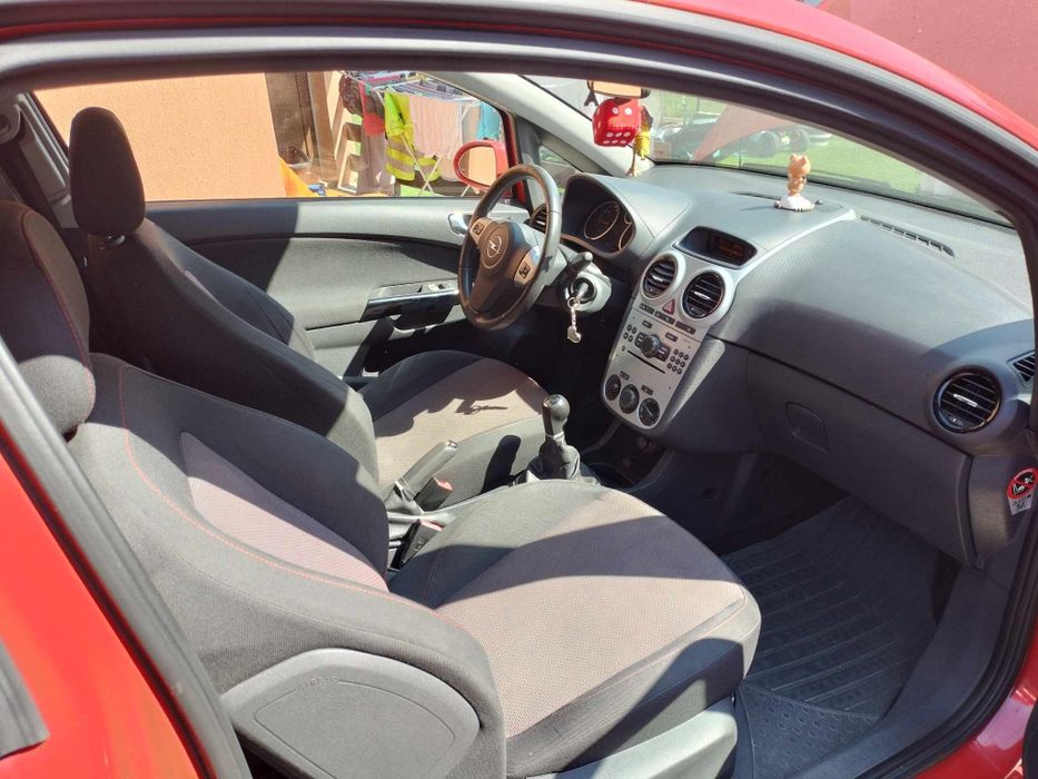 Opel CORSA rosie