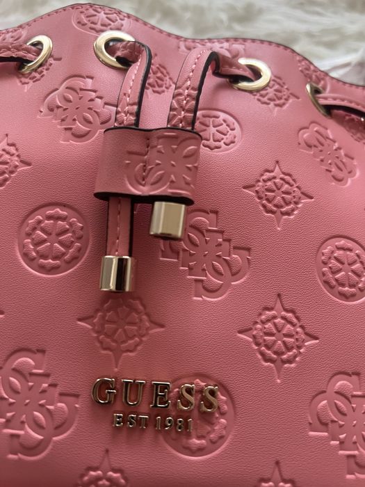 Розова чанта Guess