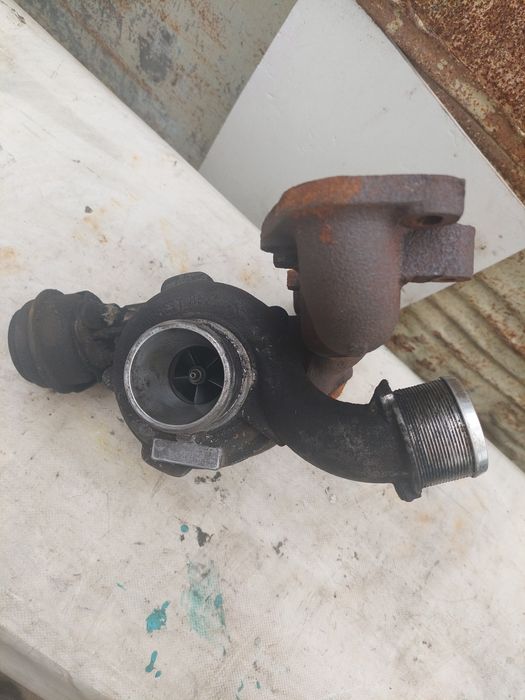 Turbina Saab,Opel Vectra 1.9 cu galerie defecta cod 55196766