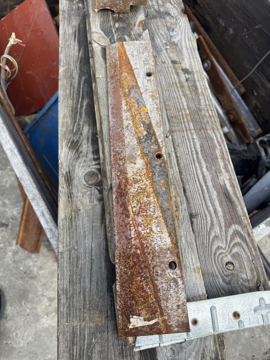 „Cuțite / lame industriale din oțel – pentru utilaje, tocătoare, prese