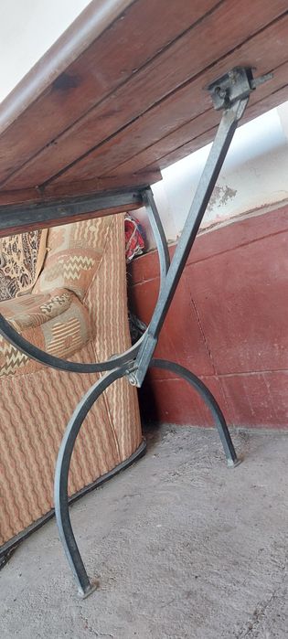 Продам стол со стульями железная