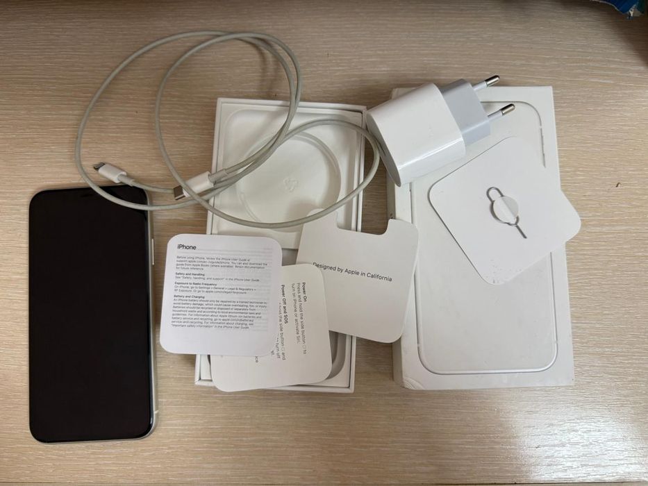 Айфон 11, 64 гб.