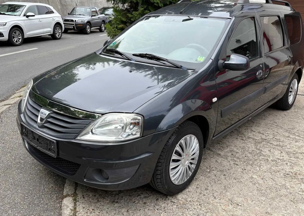 Dezmembrez Dacia logan MCV 2010