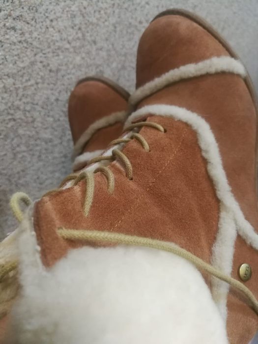 Женские оригинальные ботильоны UGG Esterly