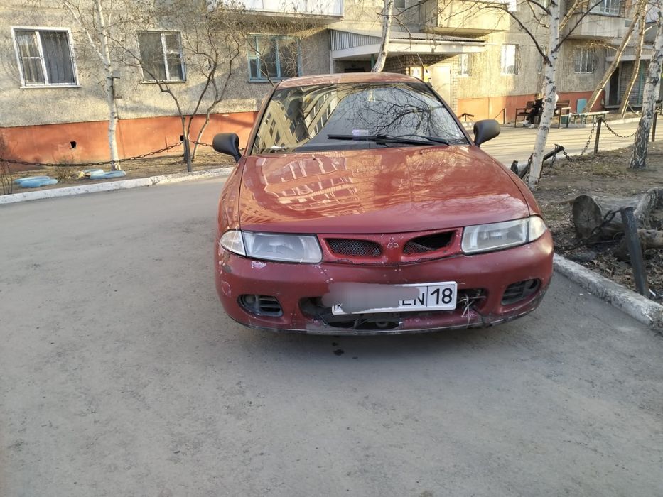 Митсубиси Харизма 98г.в.недорого  1350тг