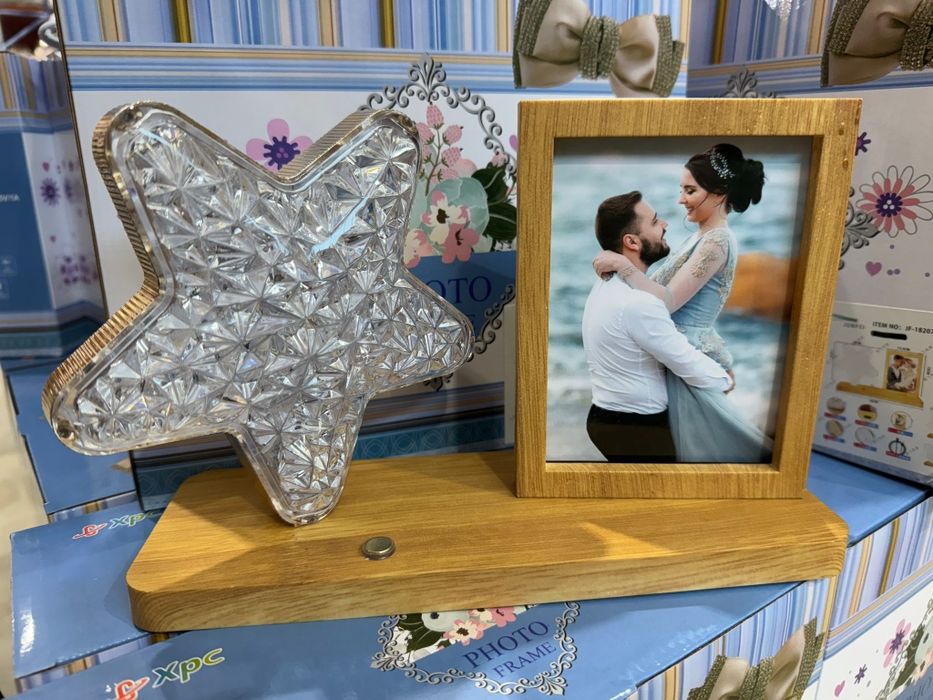Lampa cu rama foto pe suport lemn cu USB