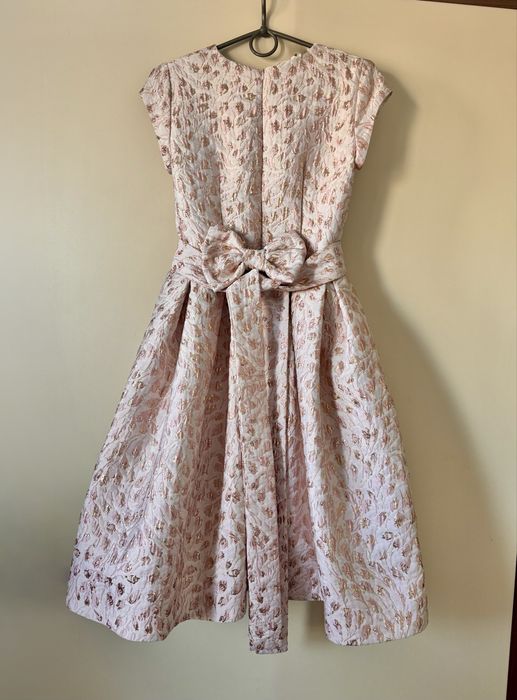 Нежное пудровое платье