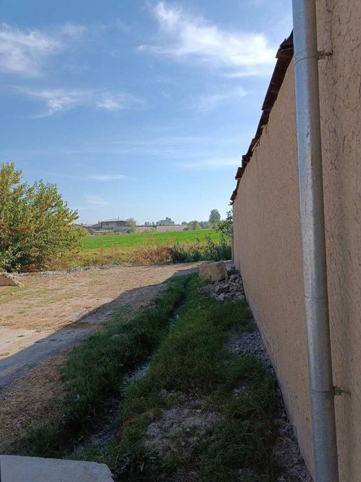 Ижара учун очиқ жой 3 сотих атрофи ўралган газ свет сув бор