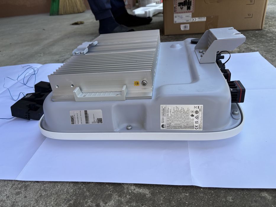 Invertor Hibrid trifazat Huawei 10kW-SUN2000-10KTL-M1 + smart power sensor DTSU666-H 250A