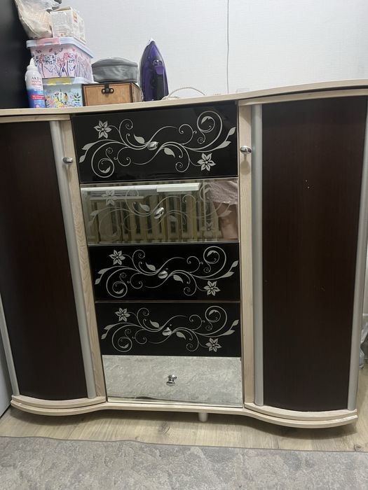 Комод  и шкаф продам